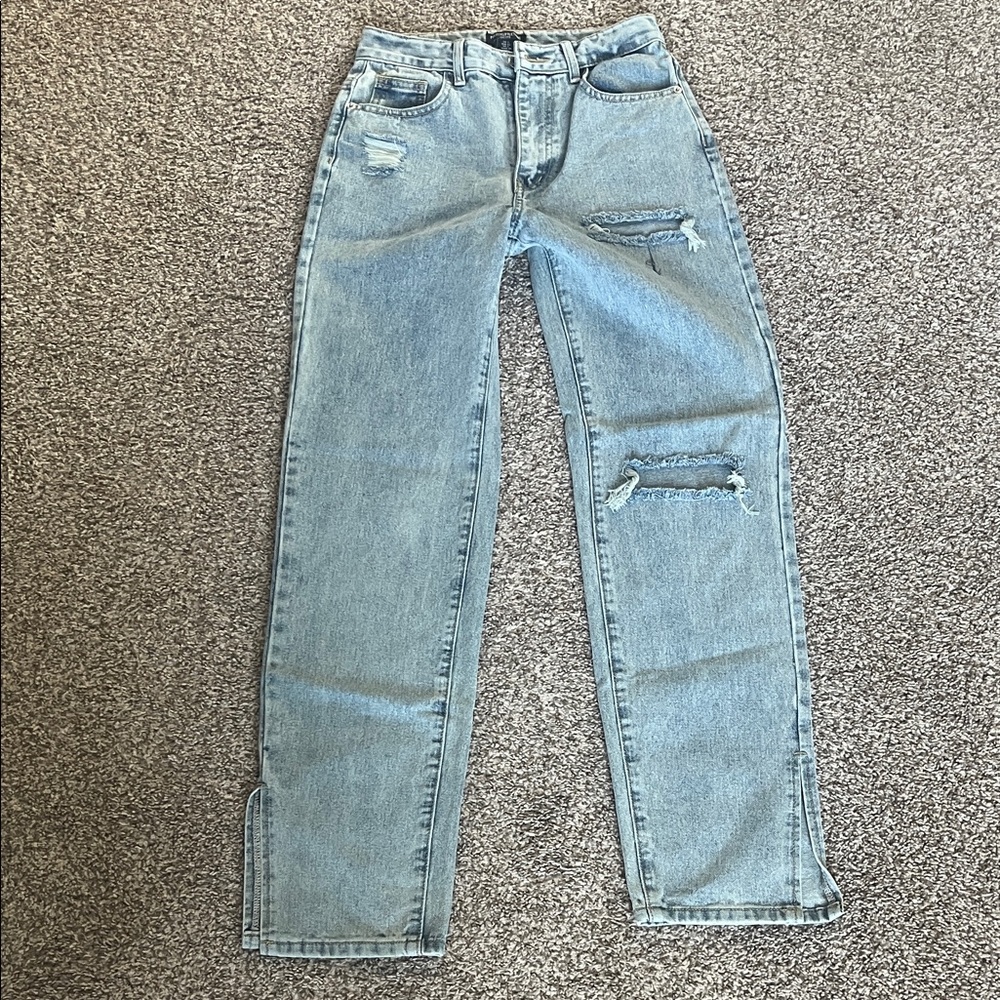 NWOT PrettyLittleThing Light Blue Distressed Straight Leg Jeans